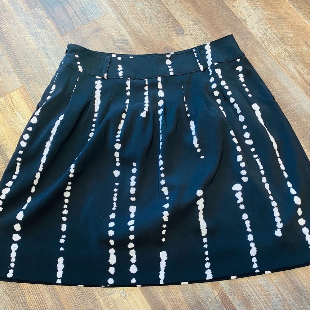 black/white skirt with POCKETS